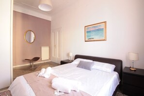 1 chambre, fer et planche à repasser, accès au Wi-Fi (inclus)