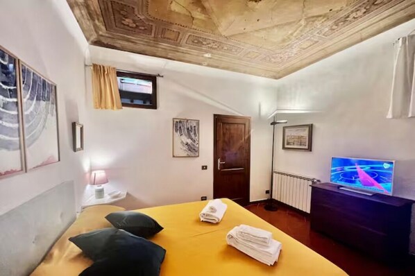 2 bedrooms, iron/ironing board, travel crib, free WiFi