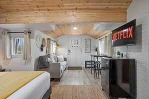 1 chambre, fer et planche à repasser, accès au Wi-Fi (inclus)