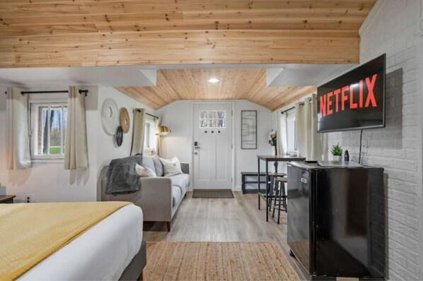 1 bedroom, iron/ironing board, free WiFi, bed sheets