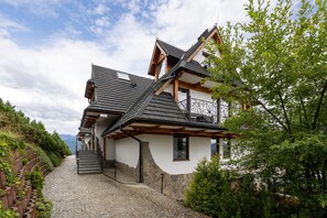 Fachada de la propiedad