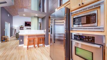 Refrigerador, microondas, horno, placa de cocina