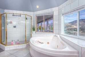 Hair dryer, towels - CHILL MODE: ON! Get over here already! (Three Rivers)