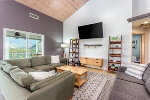 Smart TV, table tennis, stereo - Top 1 HOME! Your Dream VACATION is here! (Three Rivers)