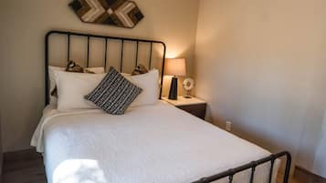 3 bedrooms, desk, iron/ironing board, travel crib