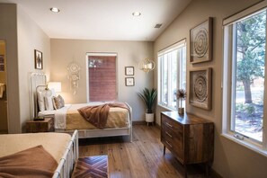 3 bedrooms, desk, iron/ironing board, travel cot