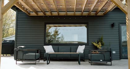Pine Cottage - HOT TUB |Kayaks | Swimming