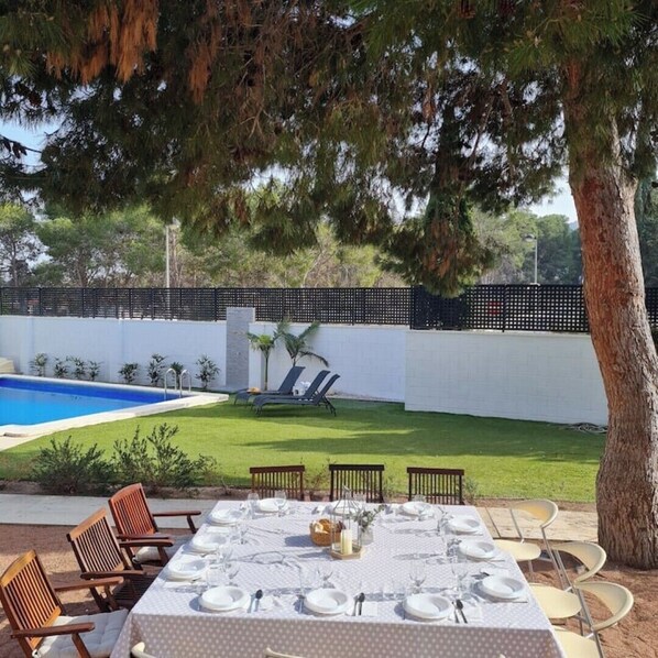 Outdoor dining