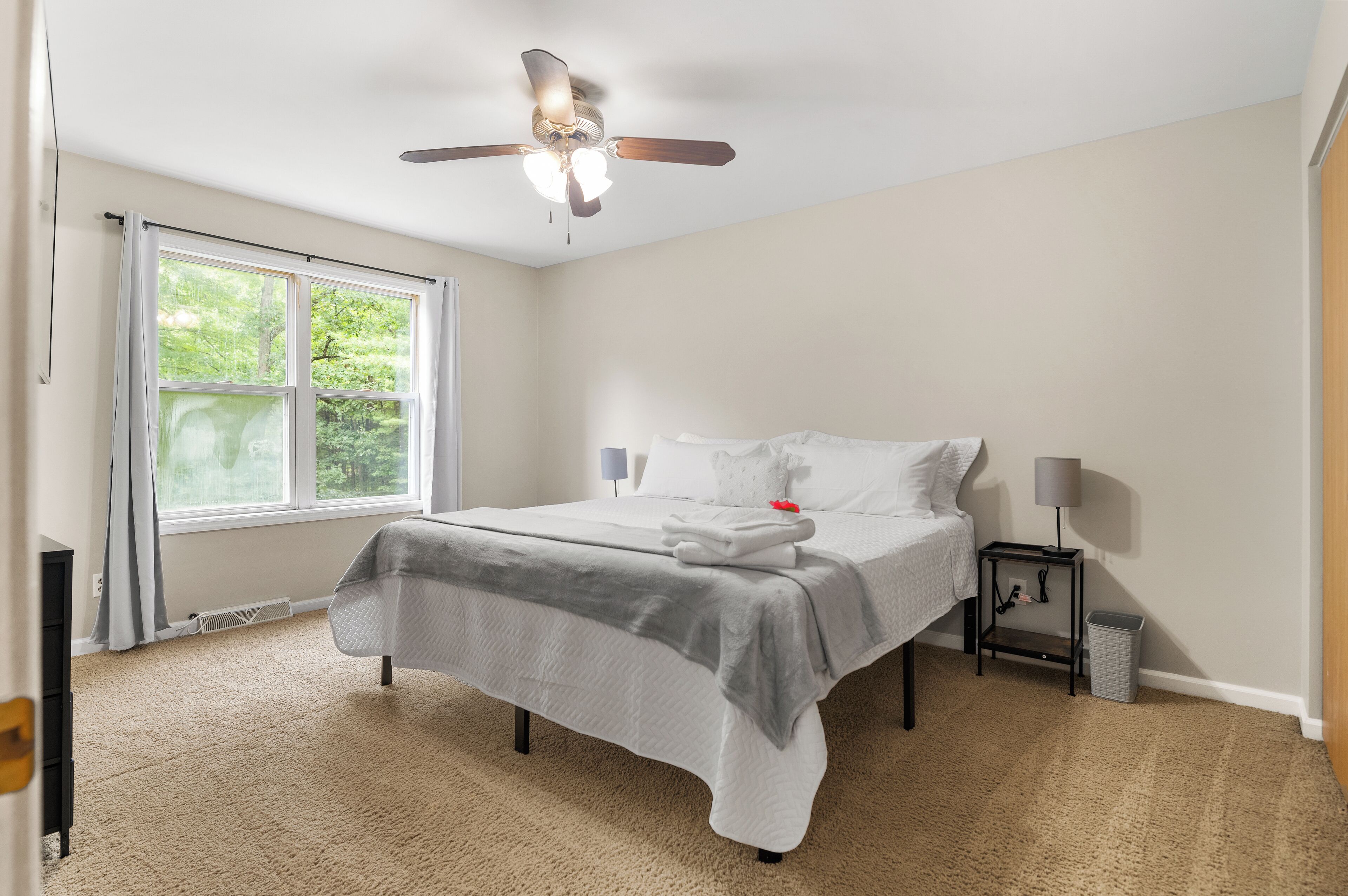 4 Schlafzimmer, Schreibtisch, Bügeleisen/Bügelbrett, Reisekinderbett