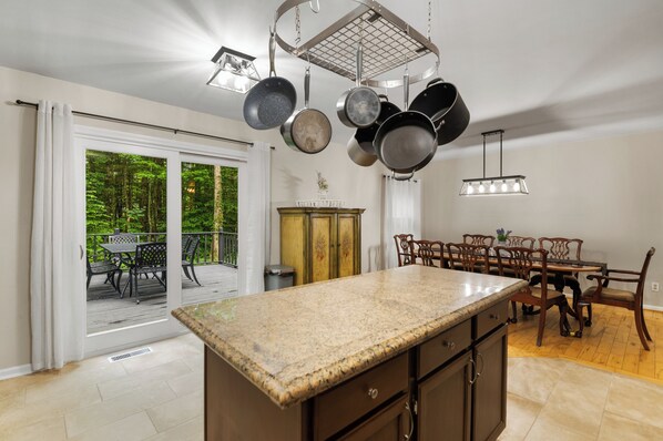 Dining - Book for Summer Race Season! 20 Mins to Track w/ Large Deck + Yard (Gansevoort)