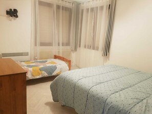 1 bedroom, iron/ironing board, bed sheets