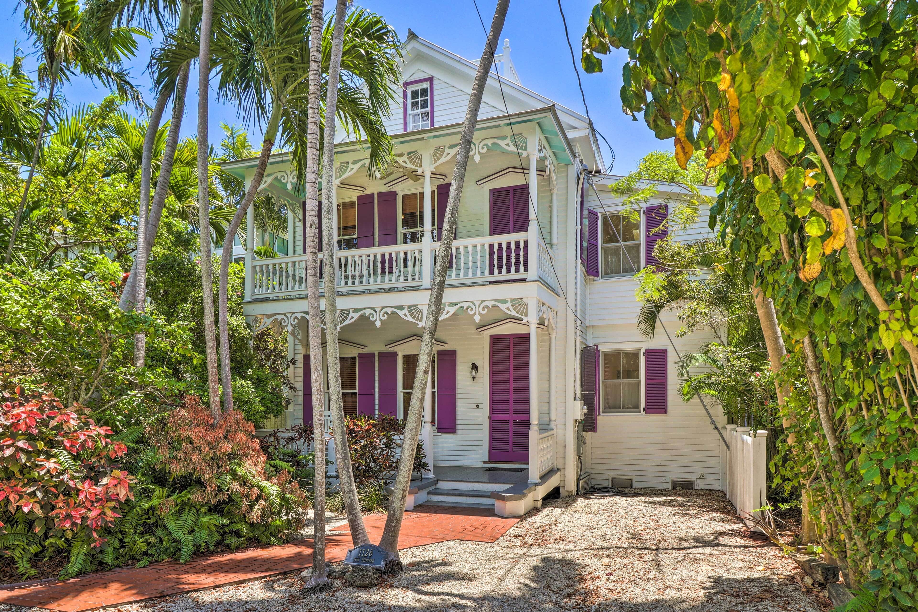 Paradise on Von Phister, only a 5 min walk to the Beach!