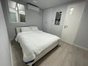 2 habitaciones, tabla de planchar con plancha, wifi y ropa de cama