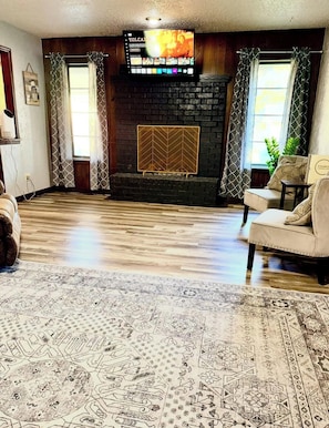Interior - Discover Enid - Centrally Located Beautiful Brick Home (Enid)