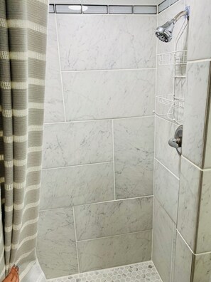 Shower, hair dryer, towels, soap - Discover Enid - Centrally Located Beautiful Brick Home (Enid)