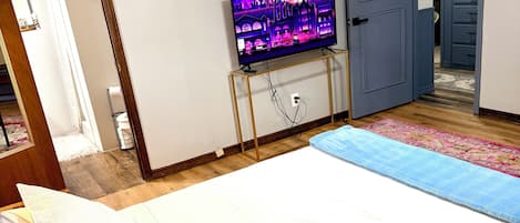 3 室のベッドルーム、アイロン / アイロン台、旅行用ベビーベッド、WiFi (無料)