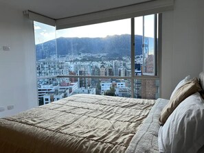 2 Schlafzimmer, Schreibtisch, Bügeleisen/Bügelbrett, WLAN