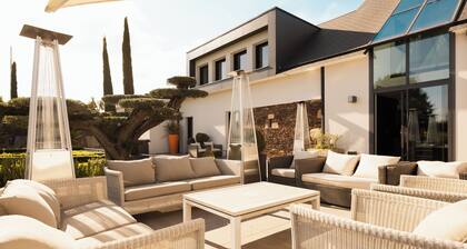 Magnifique Villa, Piscine Intérieure Chauffée, Tennis