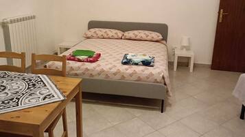 1 chambre, bureau, Wi-Fi, draps fournis