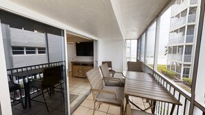 Outdoor dining - Beachfront Condo Complex, Partial Gulfview, AMAZING location! (Siesta Key)