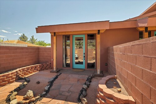 Sandstone Studio w/Private Courtyard, 20 minutes from Zion