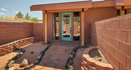 Sandstone Studio w/Private Courtyard, 20 minutes from Zion