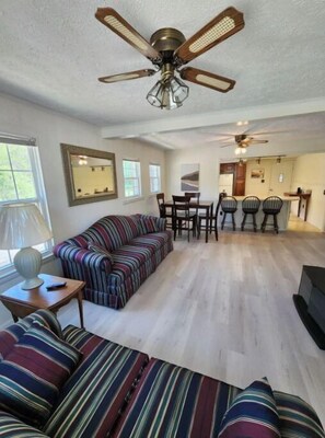 Living area - Hop's Spot Hatfield-McCoy Trail (Bluefield)