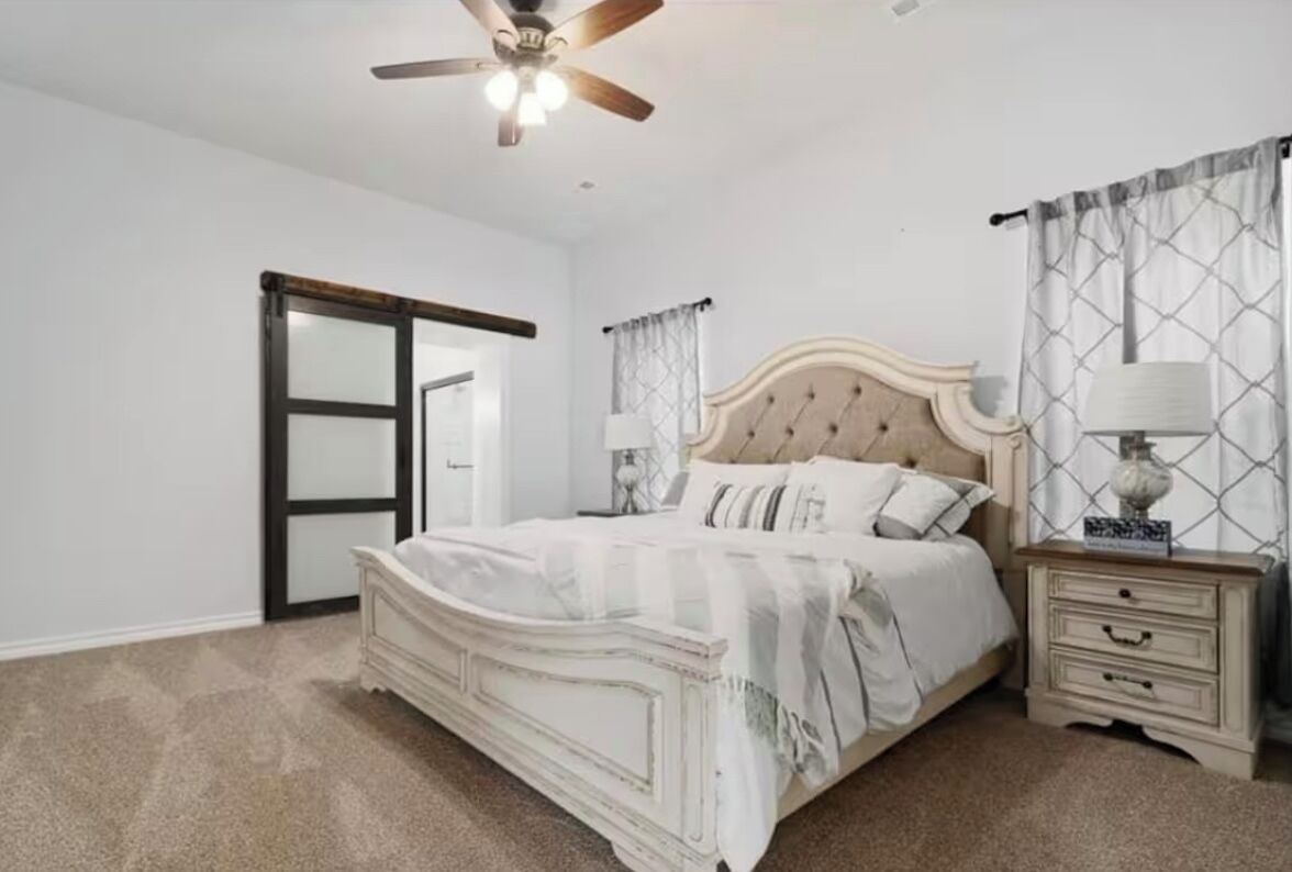 3 室のベッドルーム、アイロン / アイロン台、WiFi (無料)、ベッドシーツ