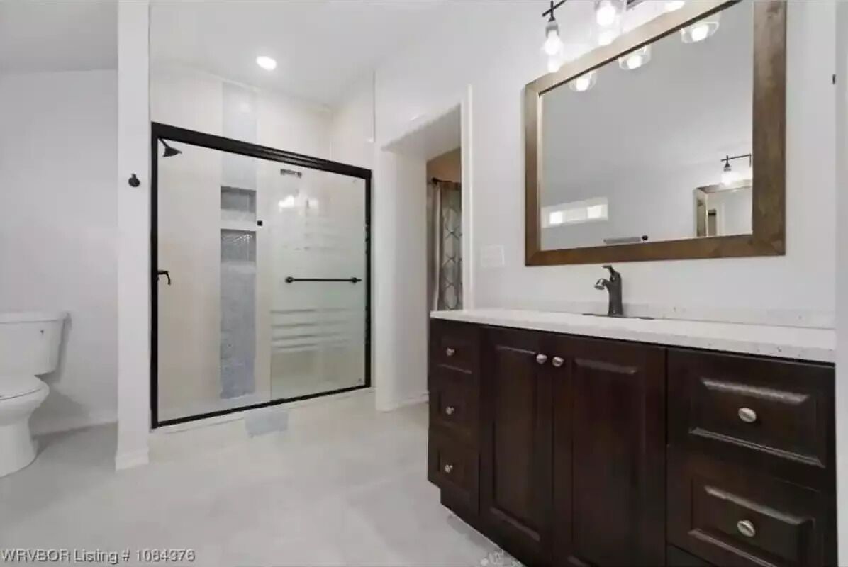 Doccia, asciugacapelli, asciugamani, sapone