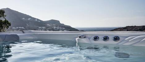 Tina de hidromasaje al aire libre