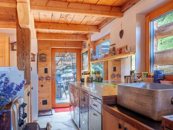 Kühlschrank, Ofen, Geschirrspüler, Toaster