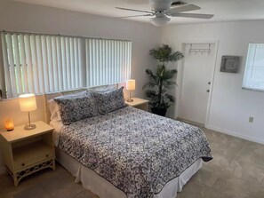 1 habitación, escritorio, tabla de planchar con plancha y wifi 