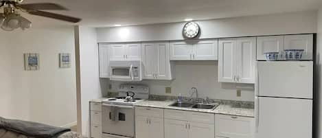 Cookware/dishes/utensils