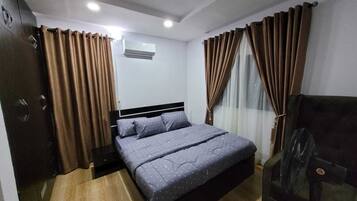 2 bedrooms, iron/ironing board, WiFi, bed sheets