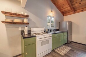 Private kitchen - Cozy mountain home explore the nearby hiking trails or slopes. (Big Bear)
