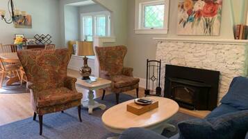 Smart TV, fireplace, stereo