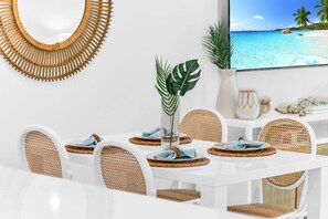 Dining - ON The Beach Juno! 4-Steps to the Beach! (Juno Beach)