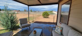 Quaint home in southern Arizona wine country. Pet Friendly!