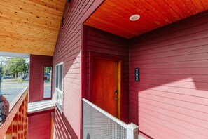 Property grounds - One-Bedroom King Deluxe Suite with Full Kitchen and Washer/Dryer in the Heart of Kalispell, MT (Kalispell)