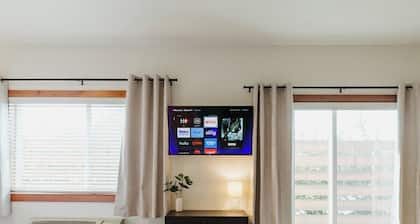 King Accessible Studio Suite with Full Kitchen and Washer/Dryer in the Heart of Kalispell, MT