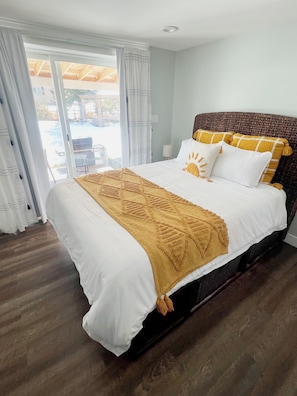 4 bedrooms, iron/ironing board, WiFi, bed sheets