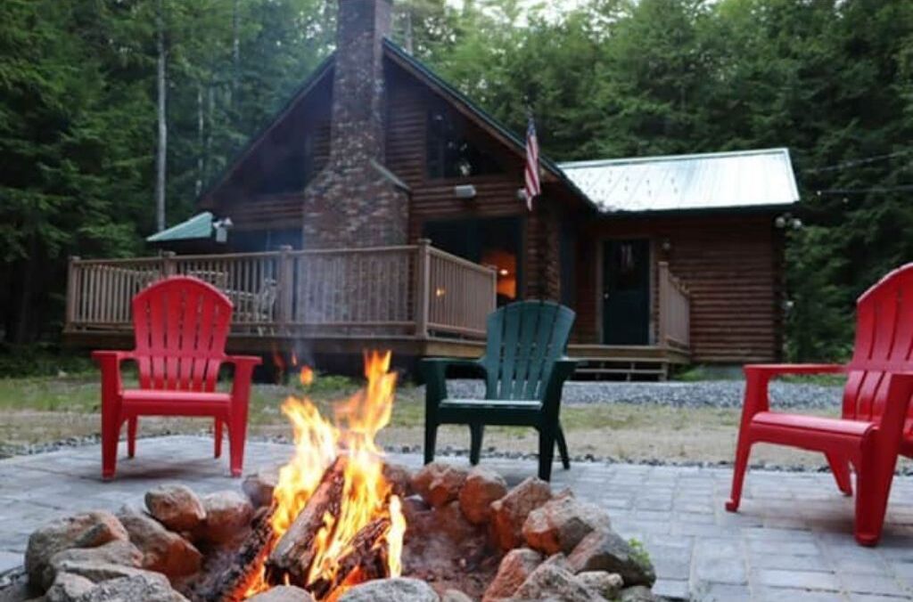 5 BRD Log Cabin close to lake, skiing and snowmobile trails