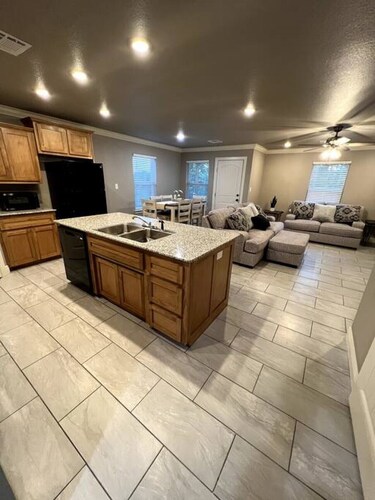 New Luxury 3 Bed 2 1/2 Bath Duplex