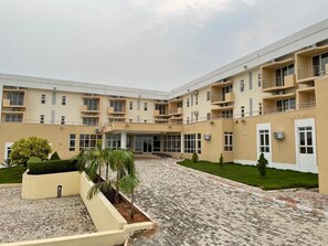 Exterior - Golden Alpine Hotel & Resort (Jimeta)