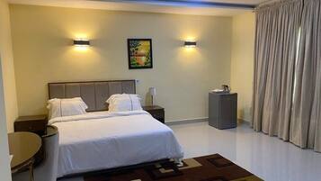 Executive Room | Blackout curtains, iron/ironing board, free WiFi