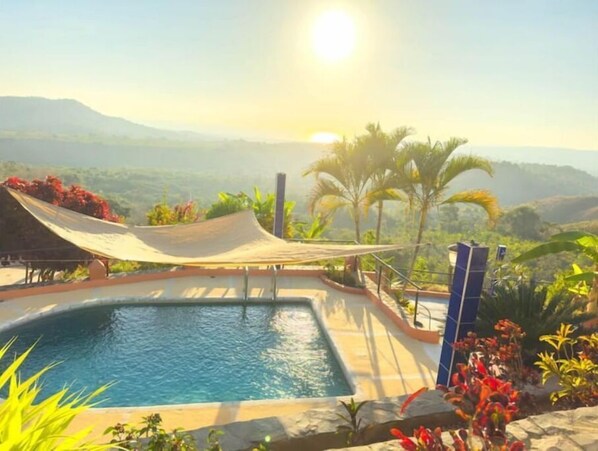 Outdoor pool - Find tranquility and escape tourism in this hillside home close to beaches (Nayarit)