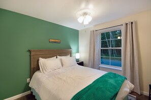 4 habitaciones, escritorio, tabla de planchar con plancha y wifi gratis 