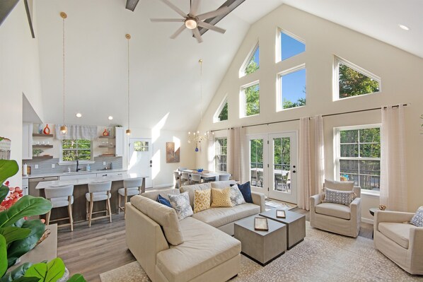 Téléviseur connecté, foyer, jeux vidéo, table de baby-foot