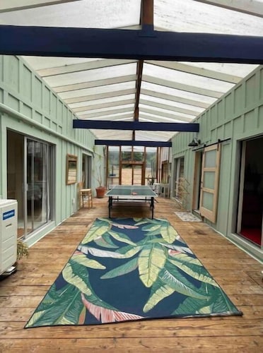 Ranch home w/ hot tub in the Mendocino Redwoods. Pet- & family-friendly.