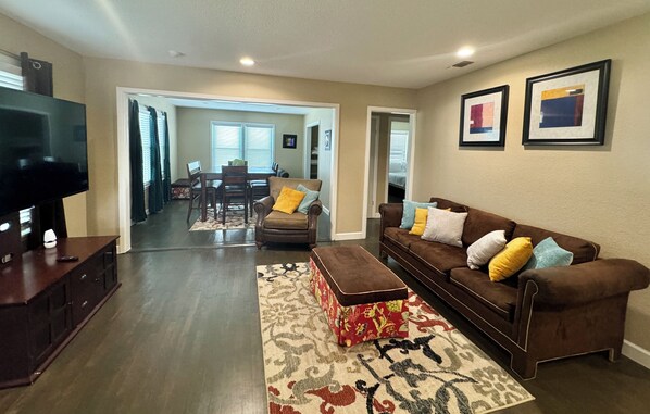 Smart TV - Cozy NB Pad - Minutes From All The Fun!
(New Braunfels)